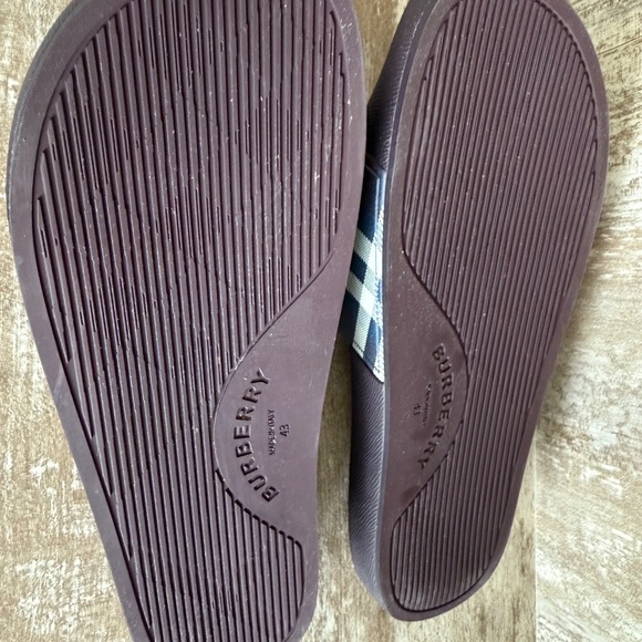 Burberry Men's Black Check Pool Slides - Picture 3 of 3